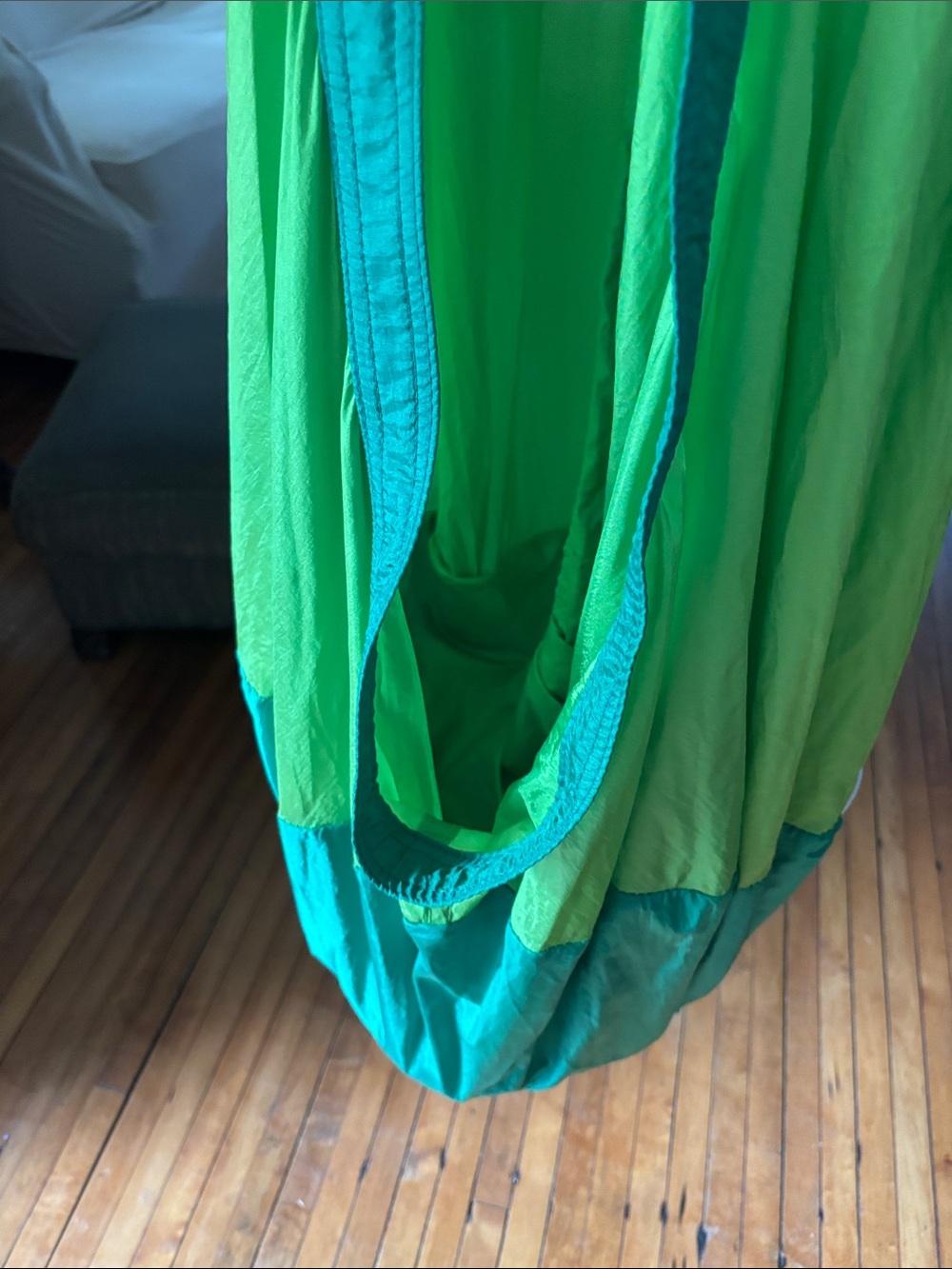 Lightweight Green Hanging Pod Swing / Hammock Chair